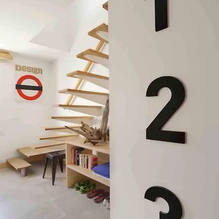 Апартаменты 3-bedroom Architect's In Minimum 3 Nights Поркероль